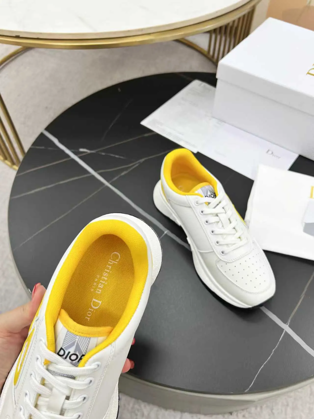 [Dior Dior] P: 640💰Couple model Size: Female: 35-40 (41 customized), male 39-44. (45 customized) 2025 Dior Dior autumn and winter new products🌹Fashion and trends coexist. Imported cowhide is customized one to one. Fabric; cowhide. Lining: Breathable mesh. Outsole: TPU.